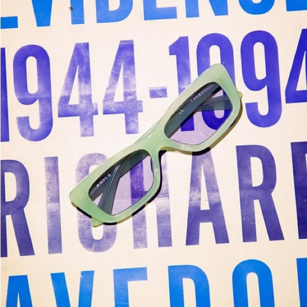 Akila Frenzy shades